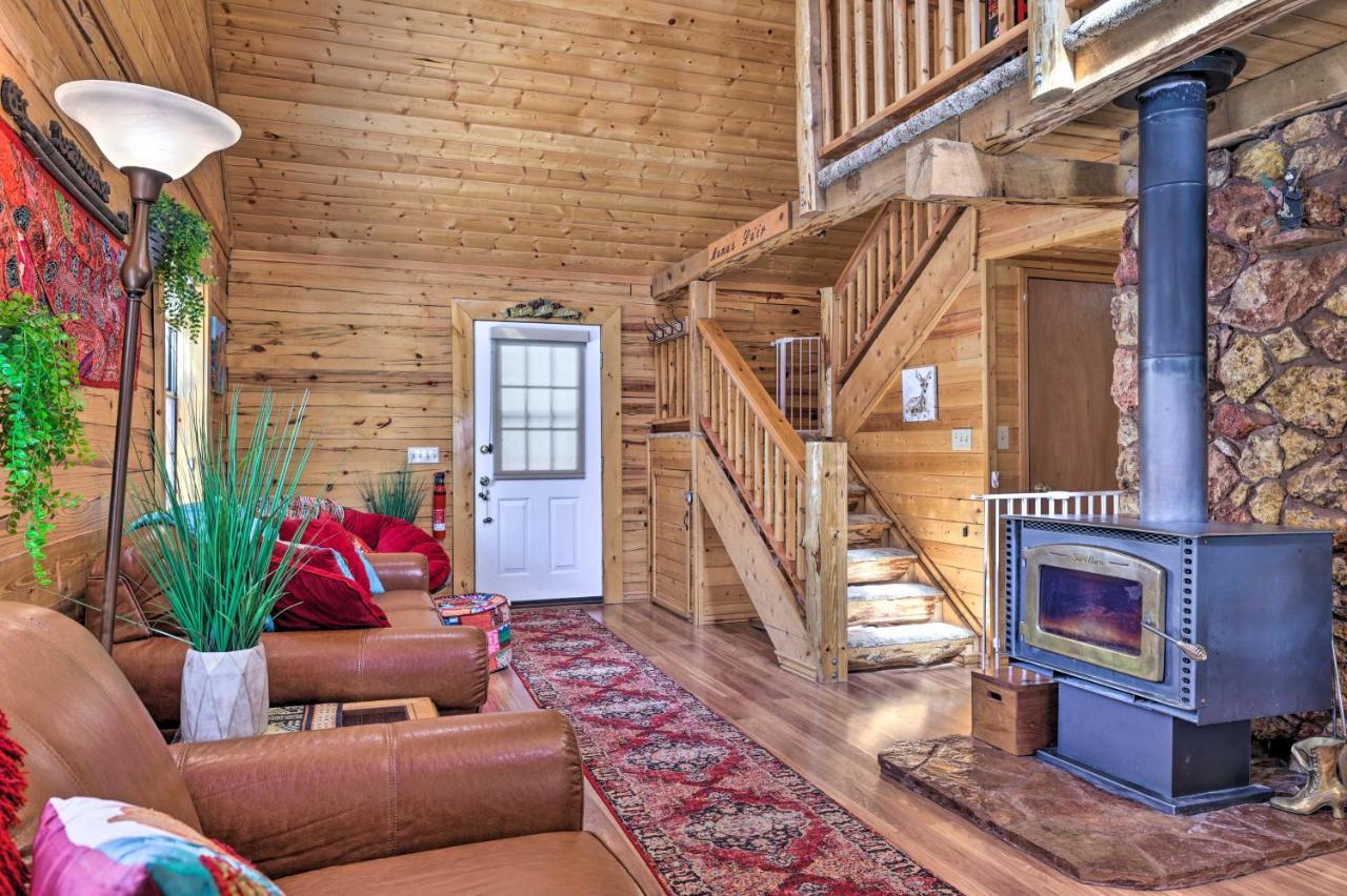 Rustic Duck Creek Village Cabin With Fire Pit! Extérieur photo