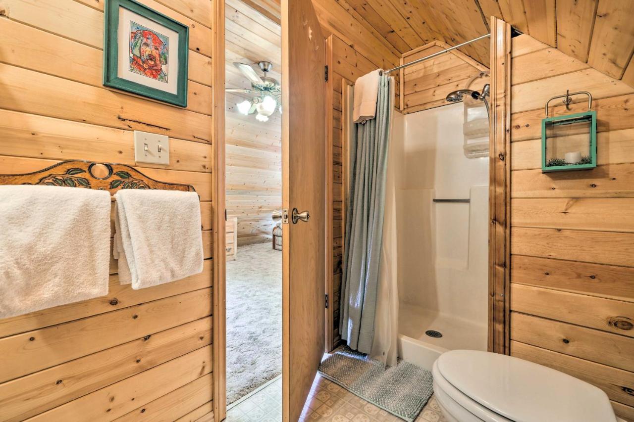 Rustic Duck Creek Village Cabin With Fire Pit! Extérieur photo